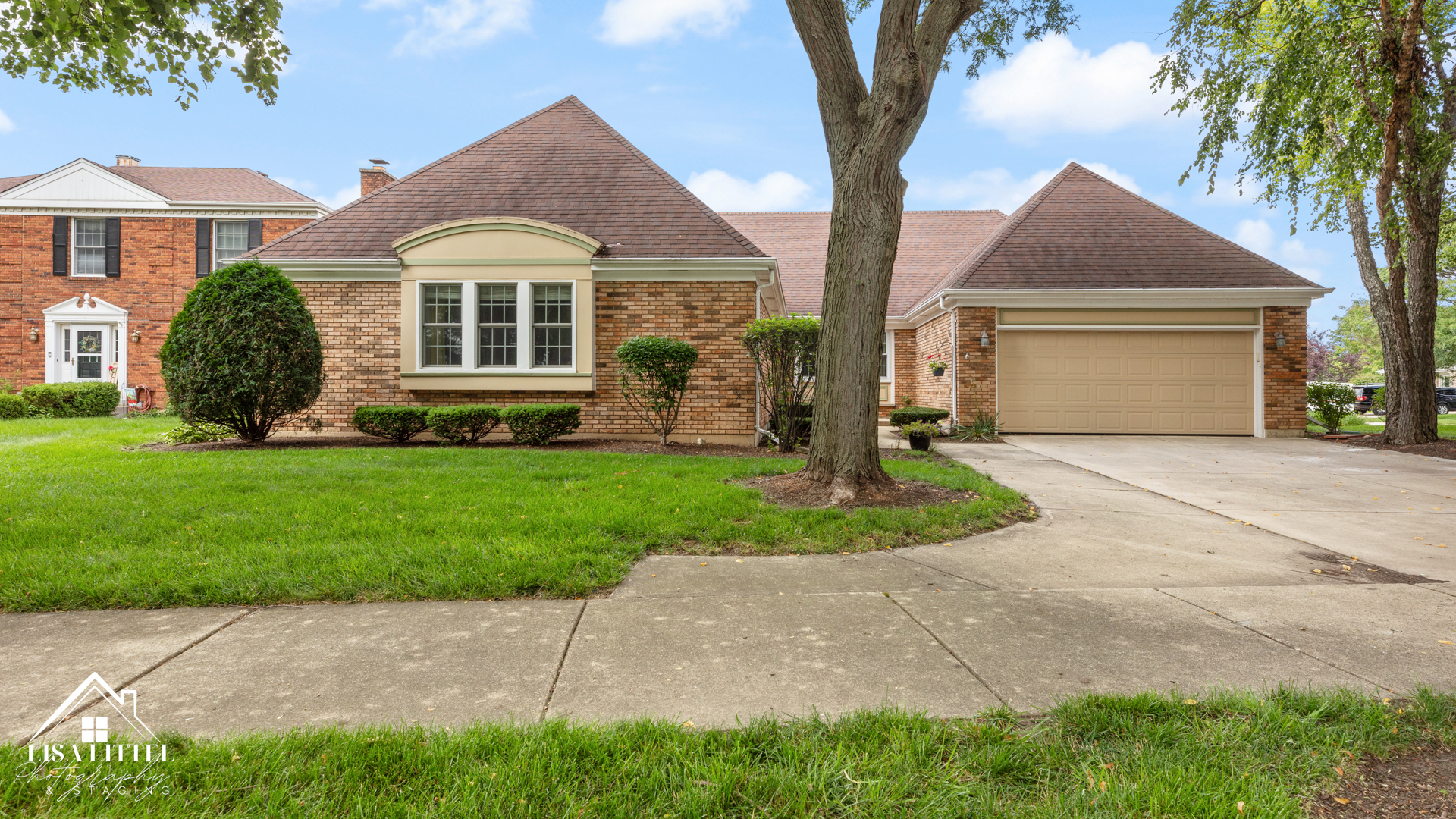 Property Photo:  405 Regency Court  IL 60504 