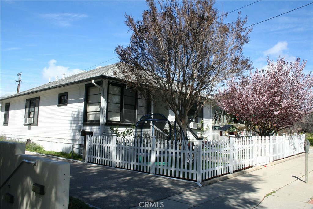 Property Photo:  1042 Pismo Street  CA 93401 