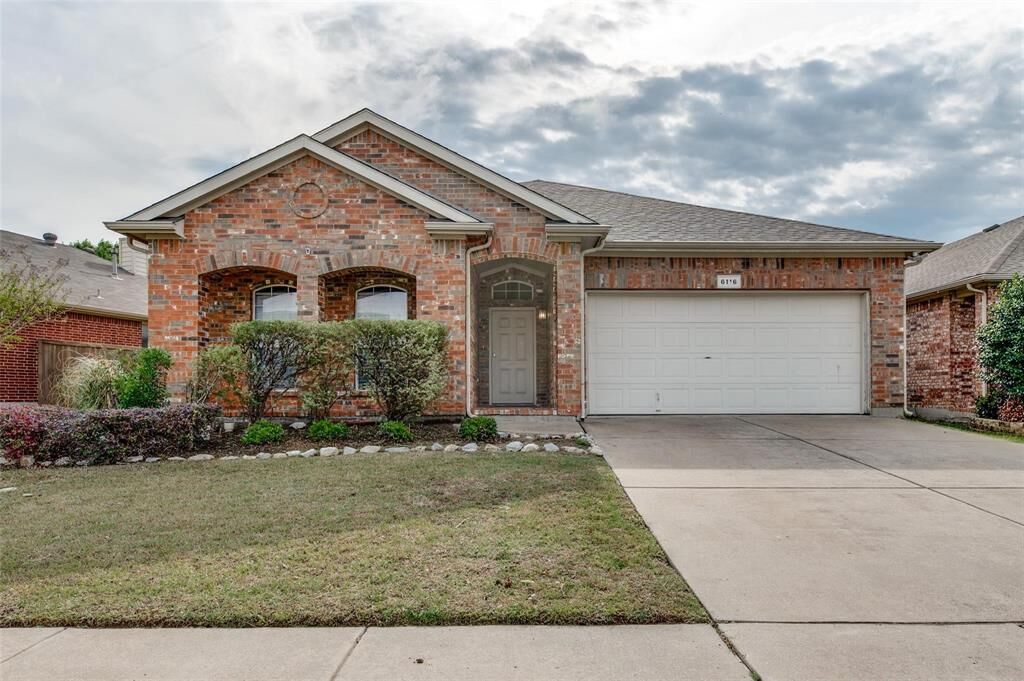 Property Photo: 6116 Farrah Drive TX 76131