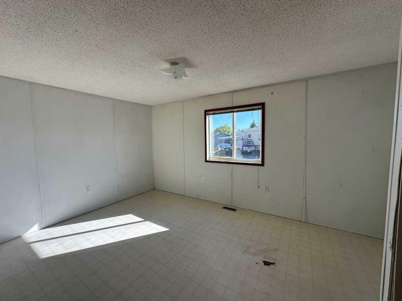 Property Photo:  5800 46 Street 19  AB T4H 1G7 