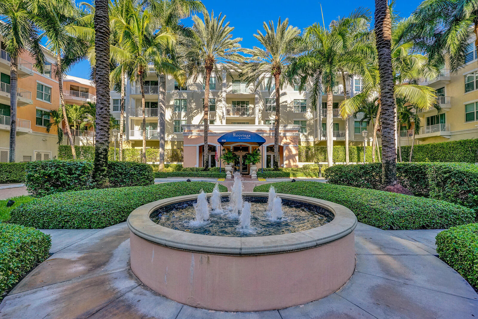 Property Photo: 802 W Windward Way 307 FL 33462