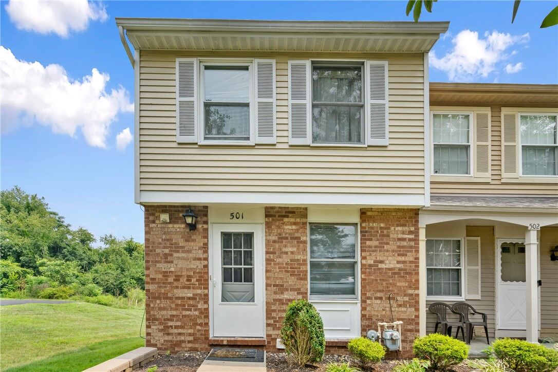 Property Photo: 501 Bonnie Brae Dr PA 15108