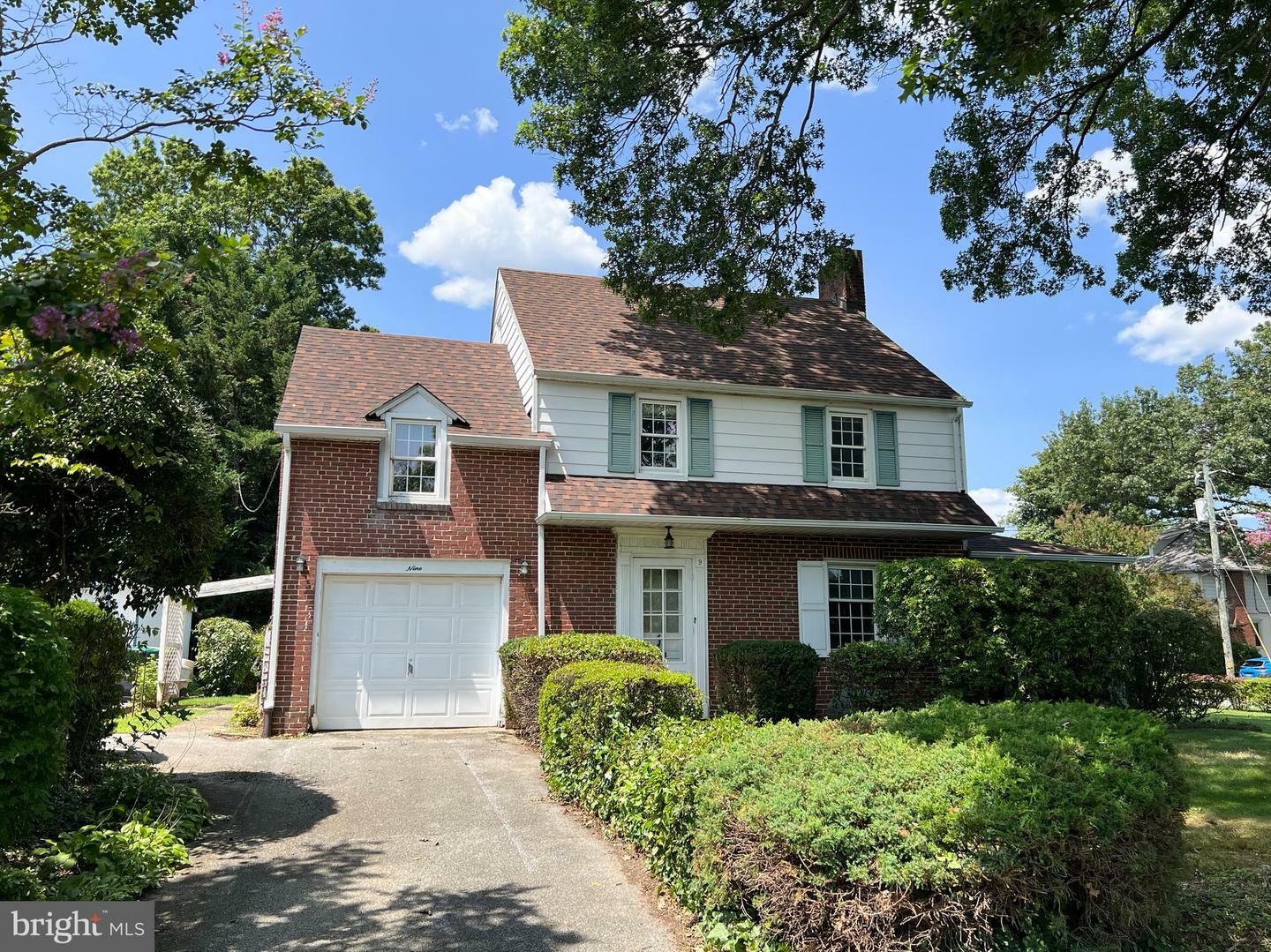 Property Photo: 9 Riverside Drive DE 19809