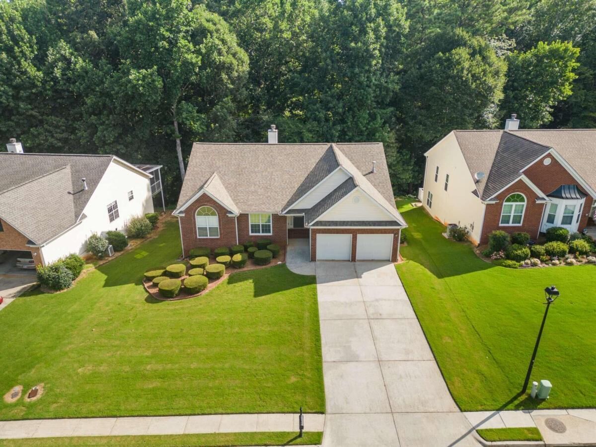 Property Photo: 992 Noble Oak Court GA 30046