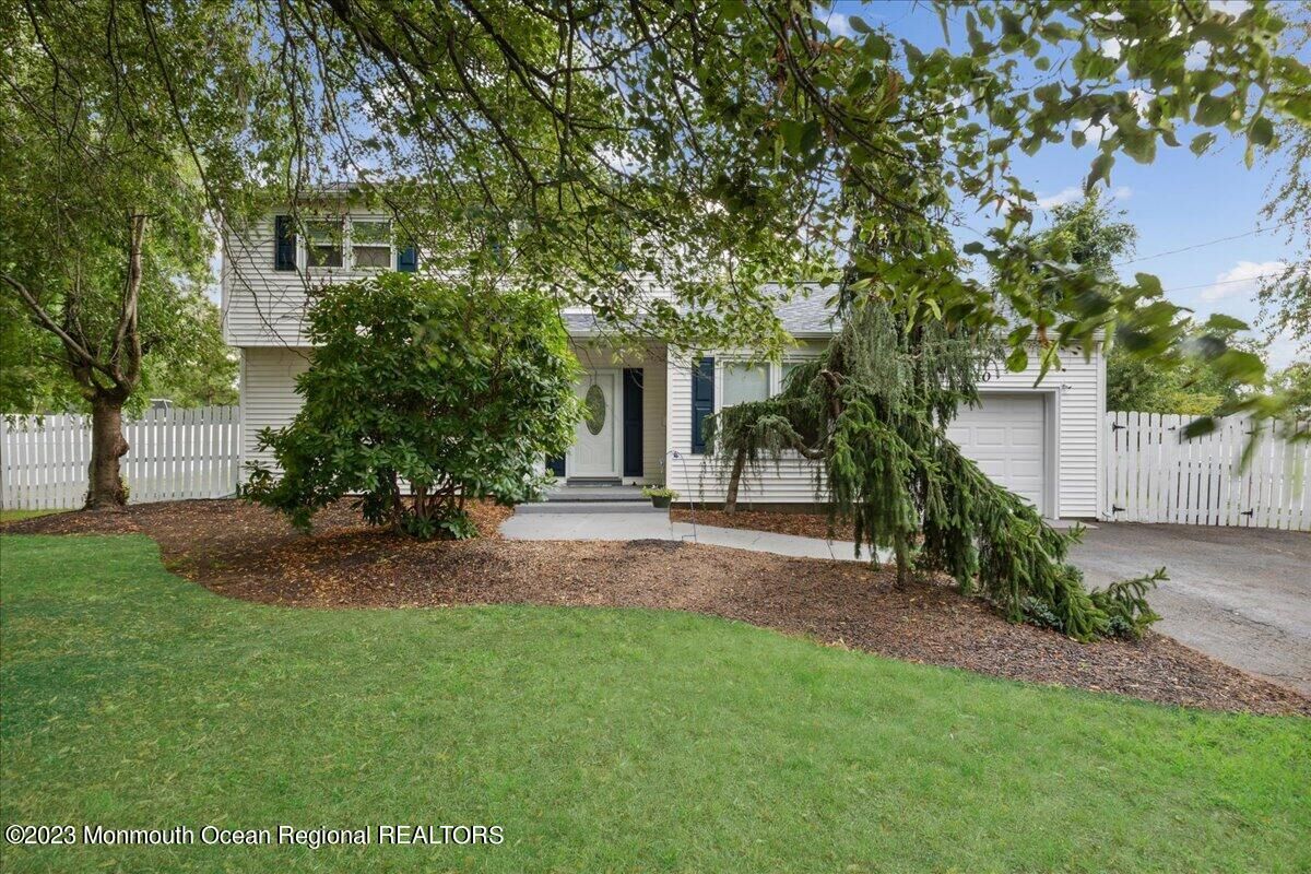 Property Photo:  10 Holiday Road  NJ 07726 