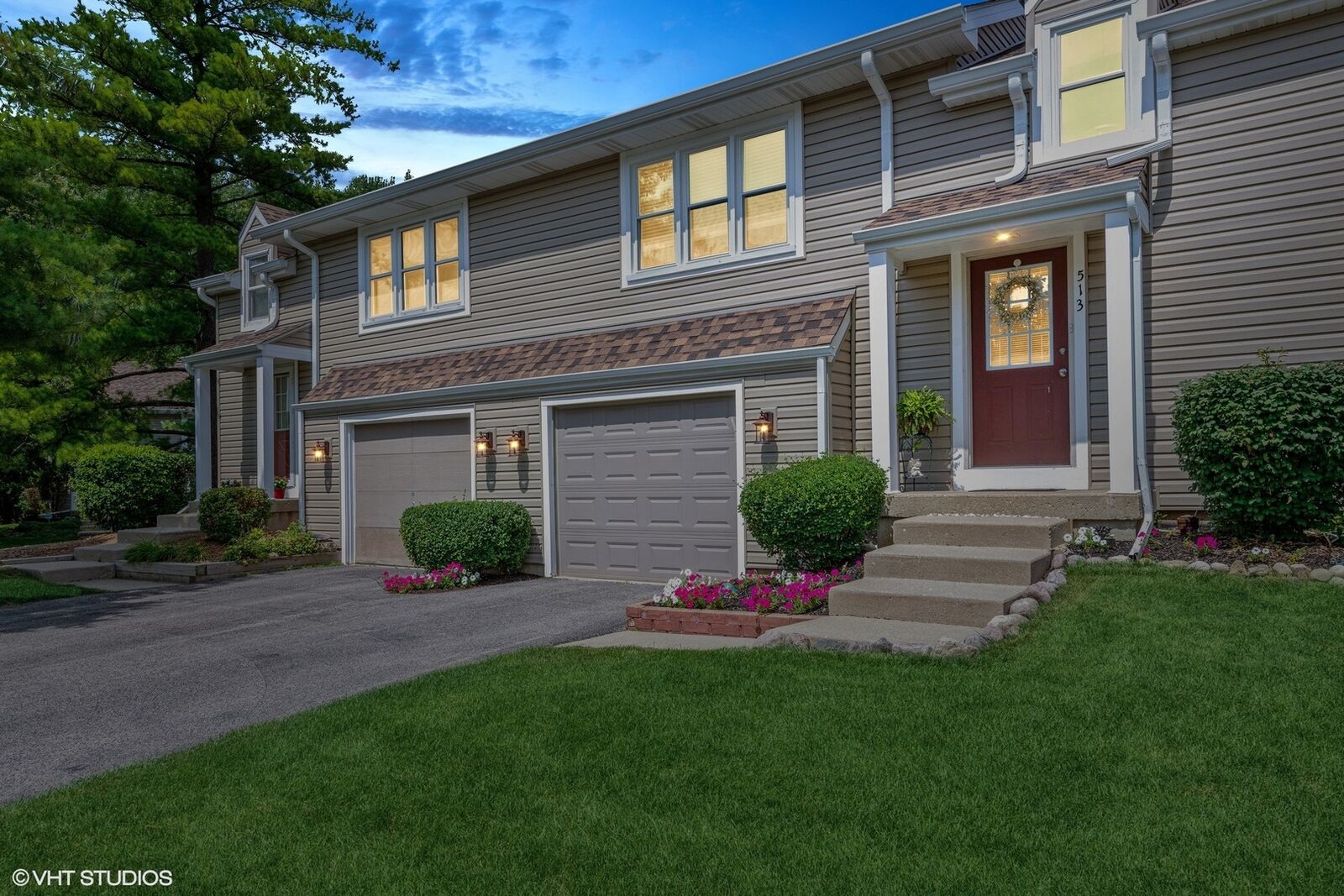 Property Photo:  513 Hunters Way  IL 60021 