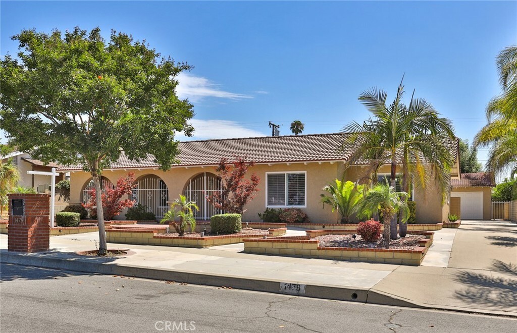 Property Photo:  1478 N Victoria Avenue  CA 91786 