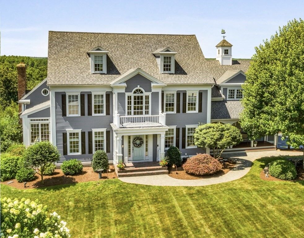 Property Photo:  122 Pokanoket Ln  MA 02050 