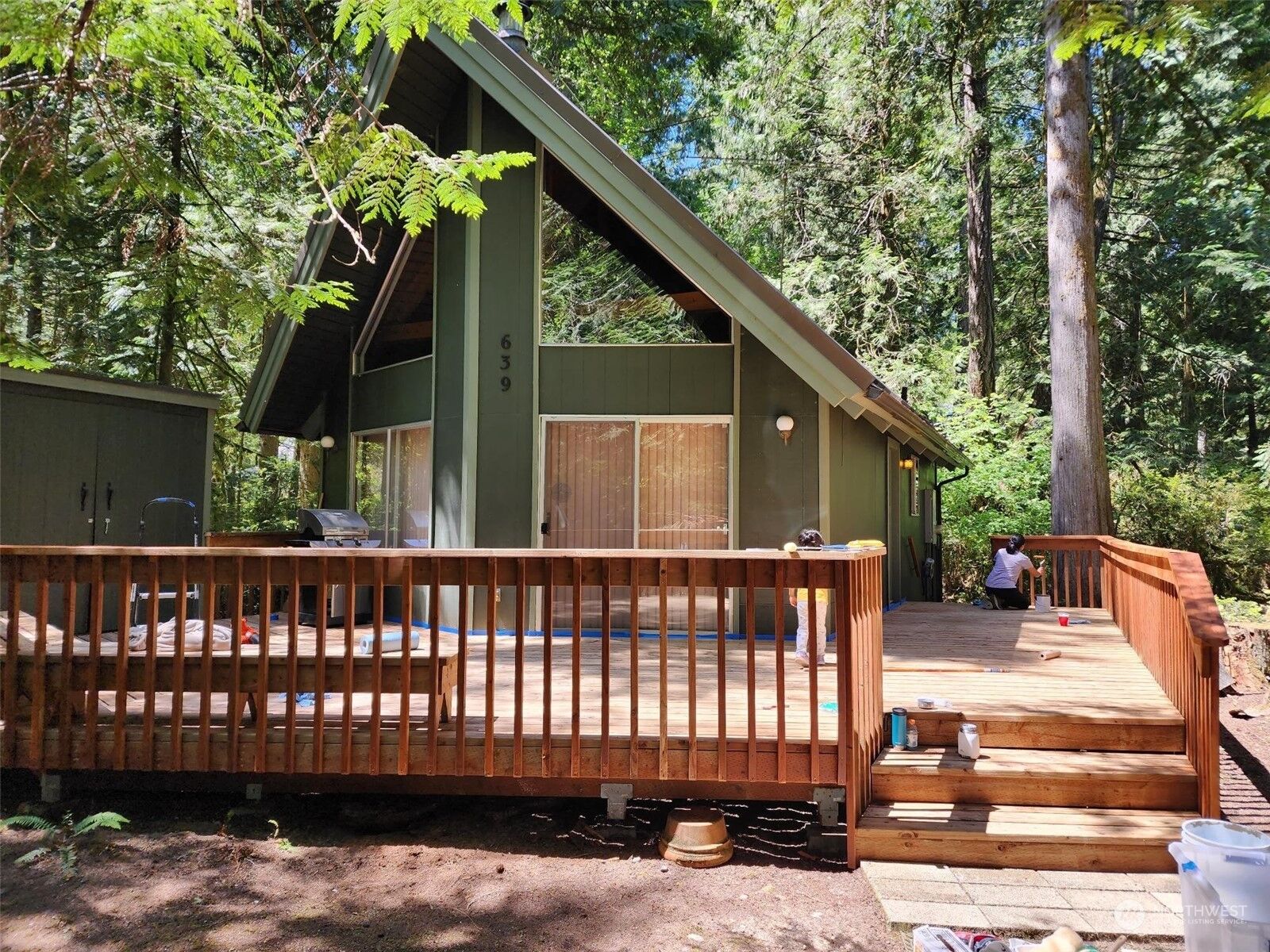 Property Photo:  639 E Pitcairn Place  WA 98584 