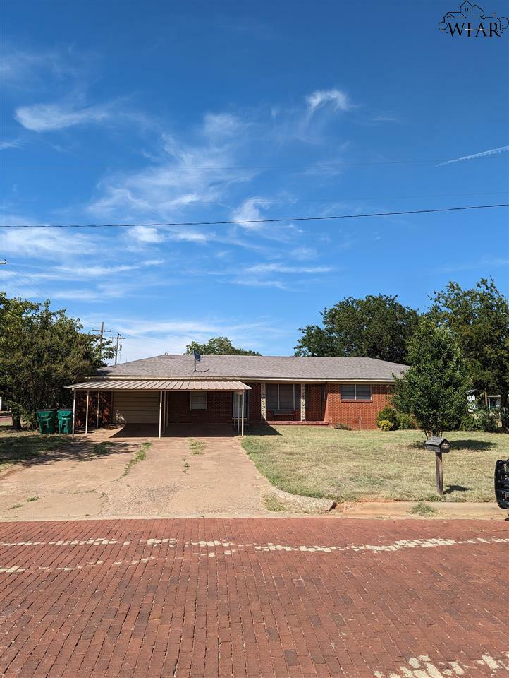 109 W Summit Avenue  Electra TX 76360 photo