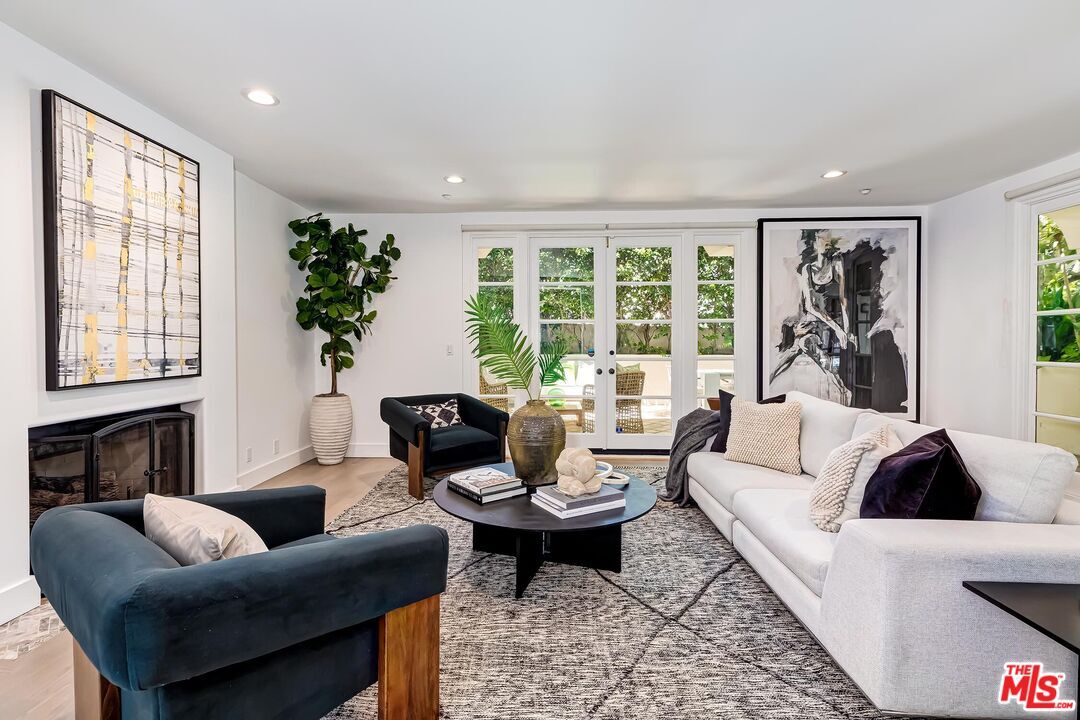 Property Photo:  9024   Cynthia St 104  CA 90069 