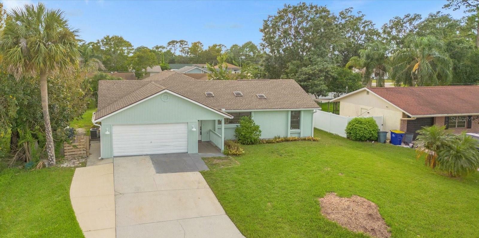 Property Photo:  2212 Umbrella Tree Drive  FL 32141 