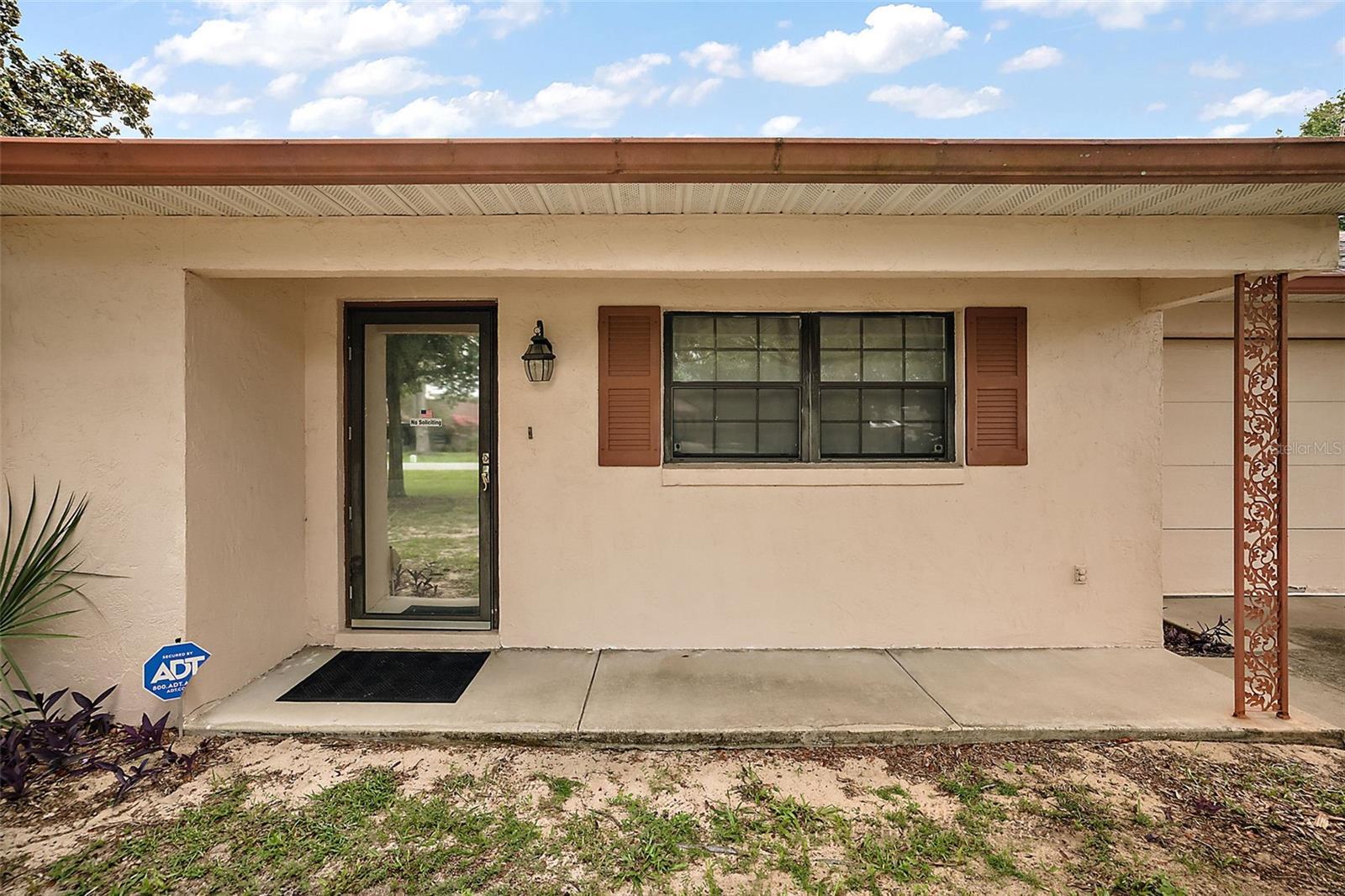 Property Photo: 13701 Devenshire Court FL 32735