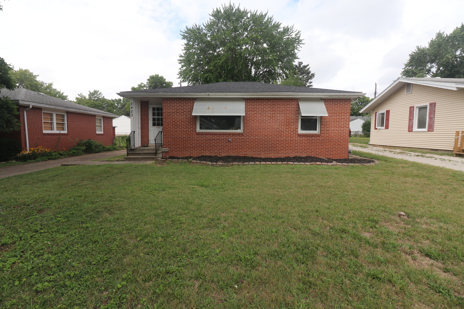 Property Photo:  2423 N Graceland Avenue  IL 62526 