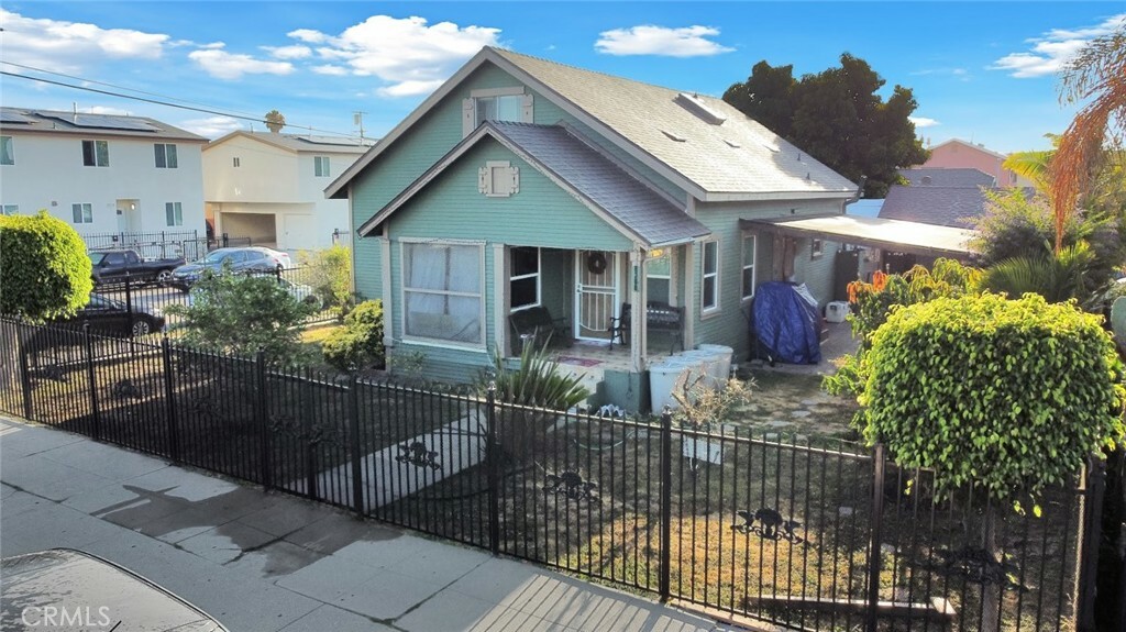 Property Photo:  6300 11th Avenue  CA 90043 