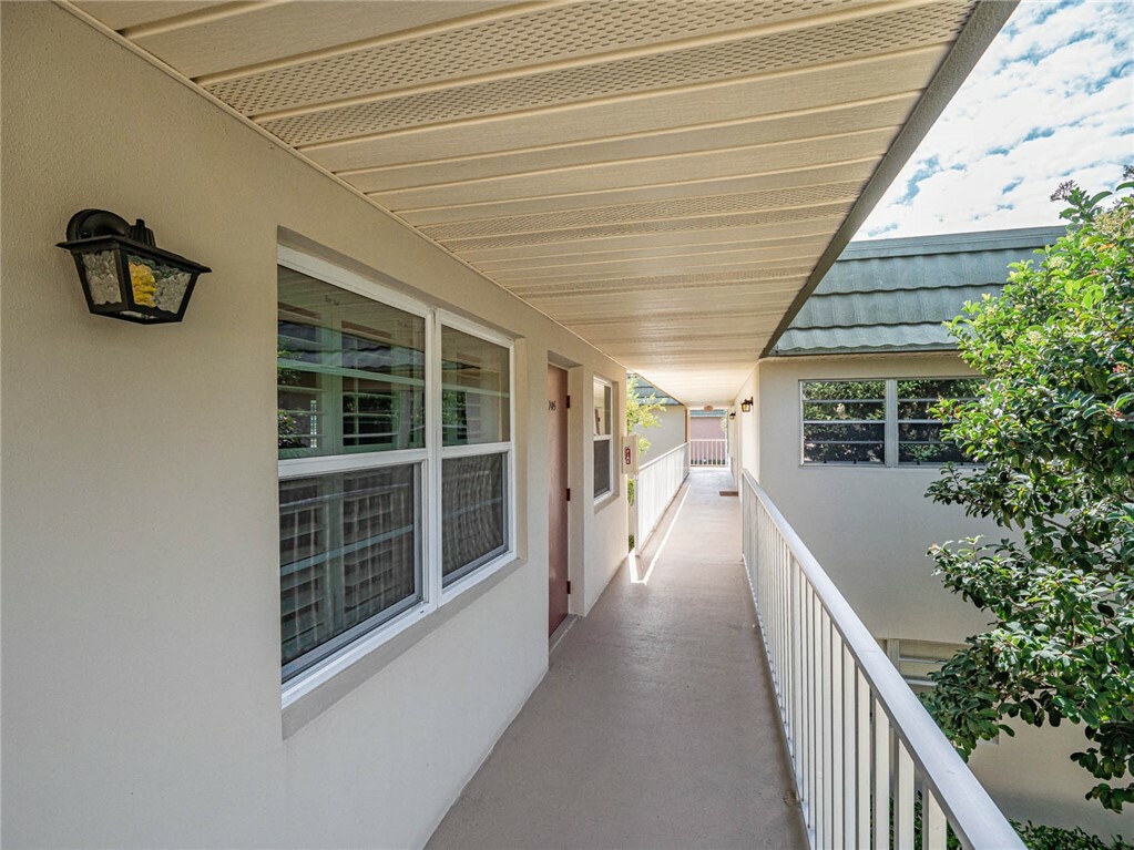 Property Photo:  44 Vista Gardens Trail 205  FL 32962 