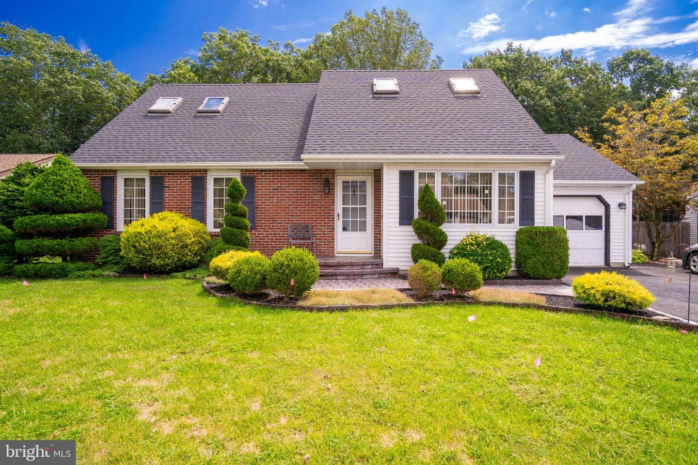 Property Photo:  17 Laurel Crest Drive  NJ 07731 