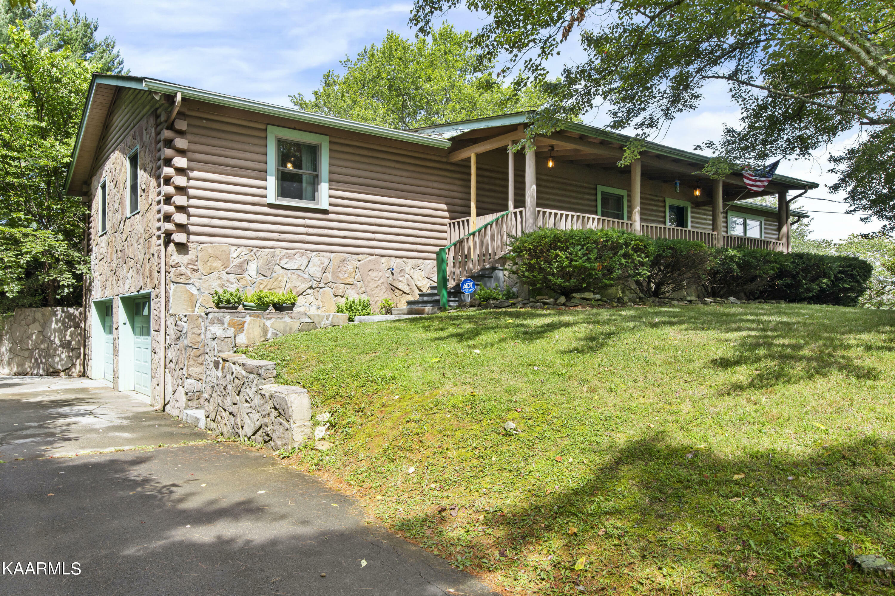 Property Photo: 214 Royal Crest Circle TN 37721