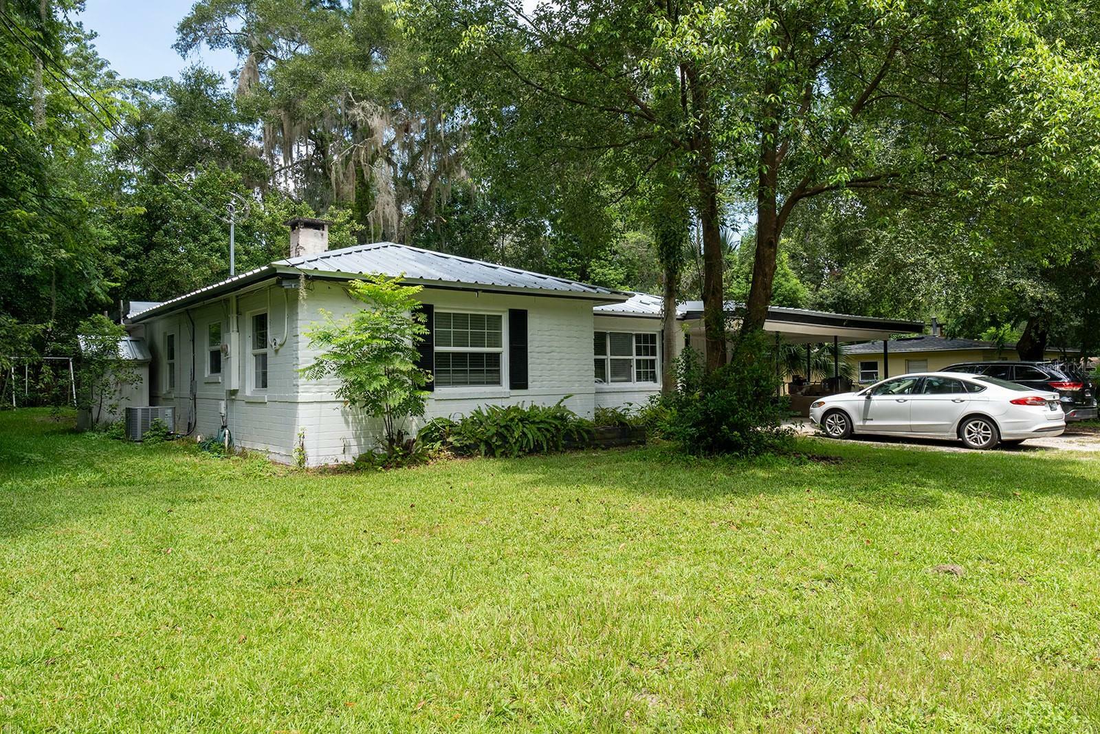 Property Photo:  3316 NW 3rd Street  FL 32609 