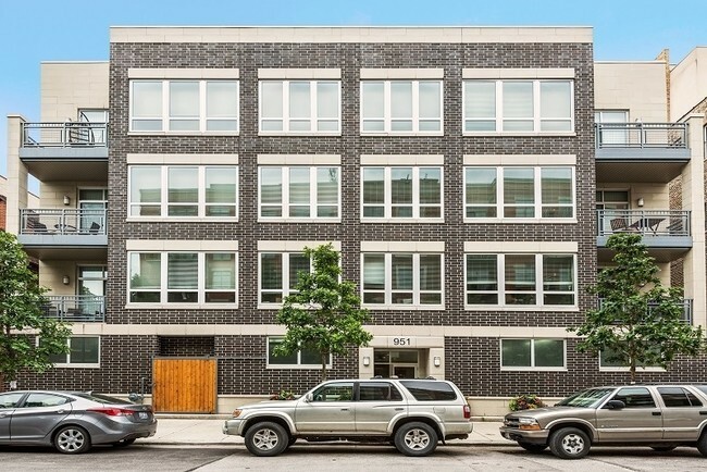 Property Photo: 951 W Huron Street 301 IL 60642