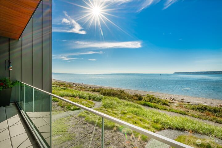 9545 Semiahmoo Parkway 205  Blaine WA 98230 photo