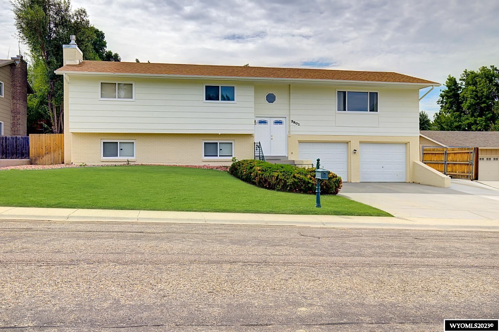 Property Photo: 3801 E 19th Street WY 82609