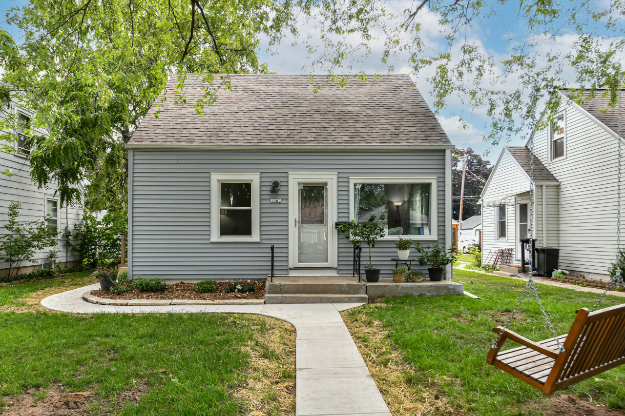 Property Photo:  1000 S 114th St  WI 53214 