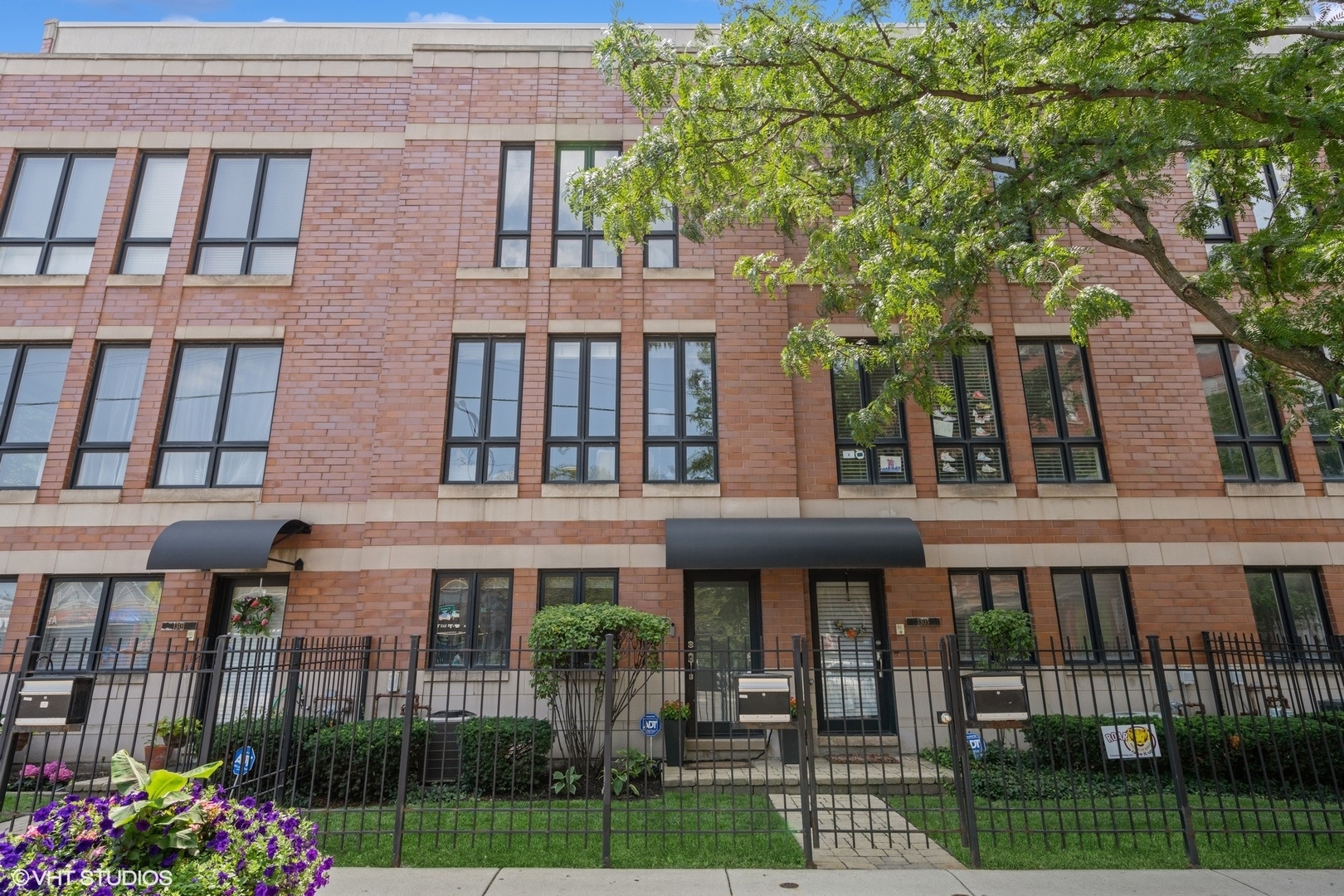 Property Photo: 1303 W Belmont Avenue IL 60657