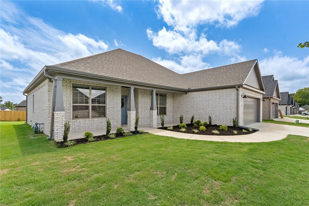 Property Photo:  711 Bonnie Street  AR 72713 