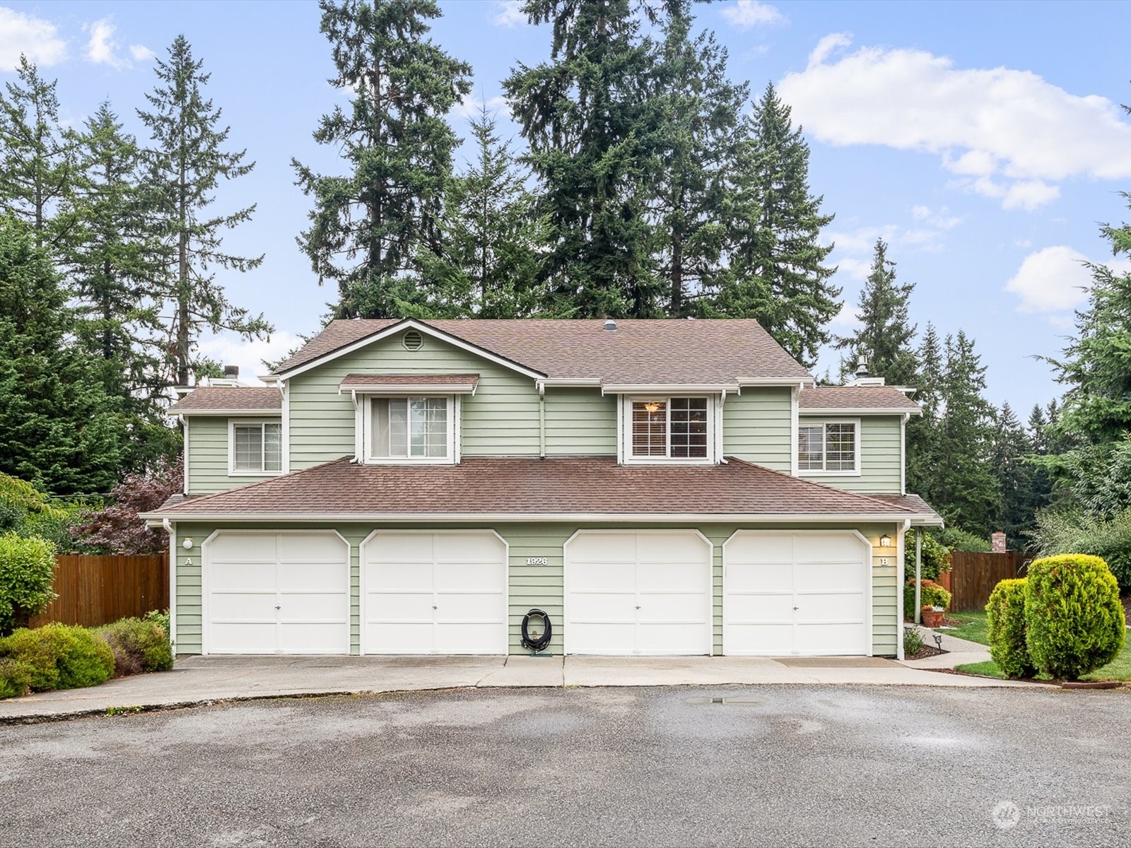 Property Photo:  1926 W Cypress Way B  WA 98036 