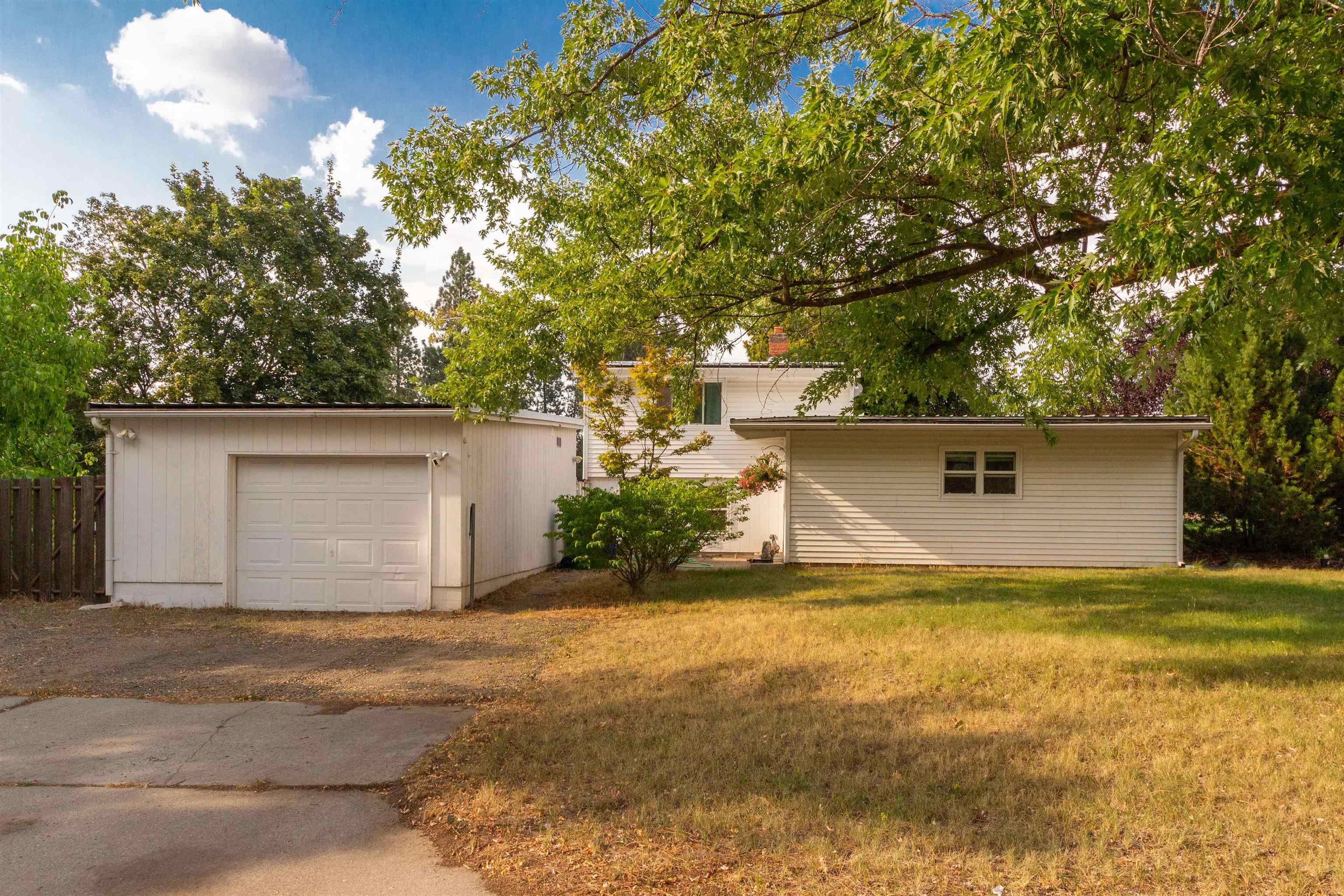 Property Photo: 1316 S University Rd WA 99206
