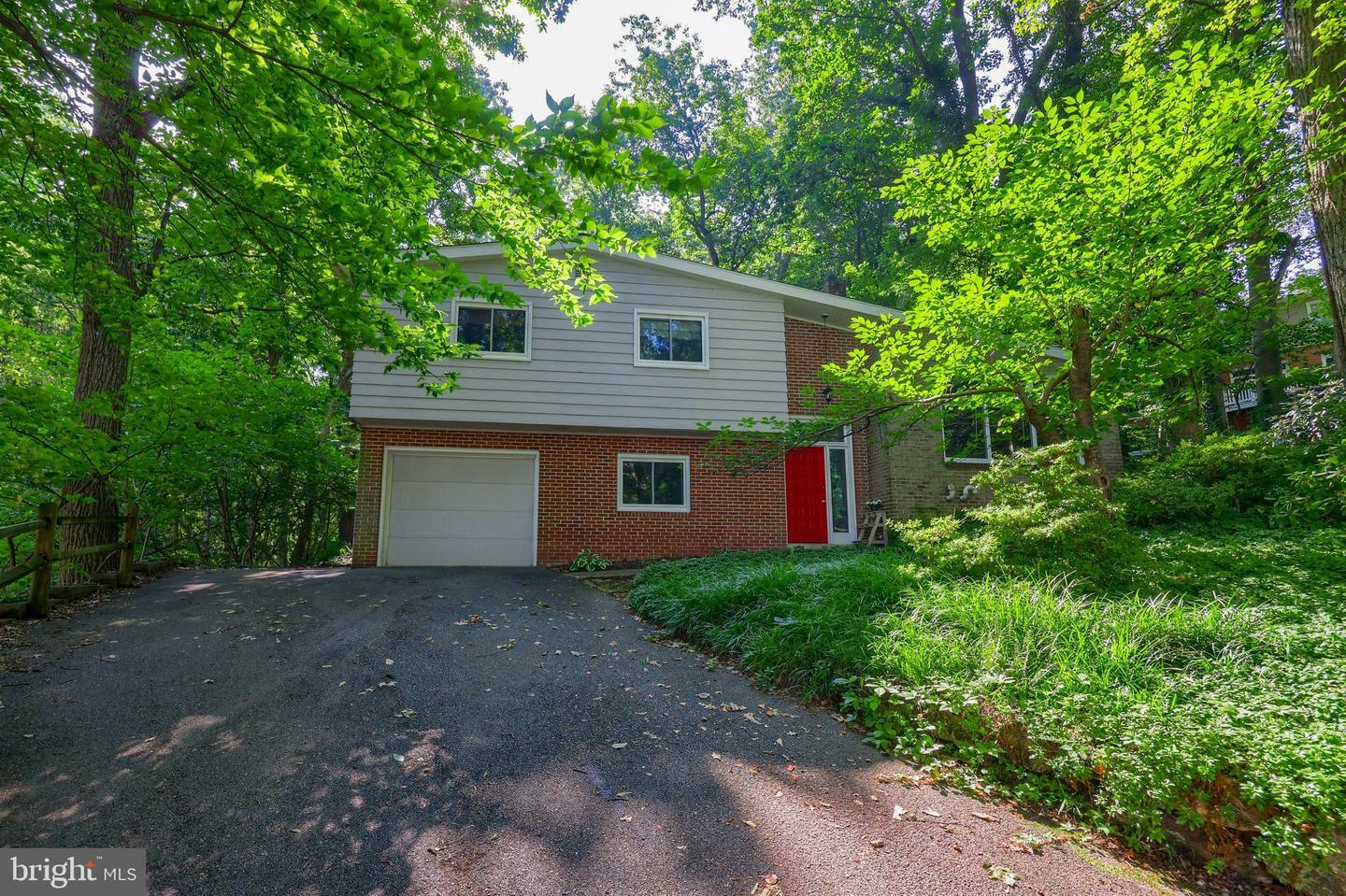 Property Photo:  819 Dorsea  PA 17601 