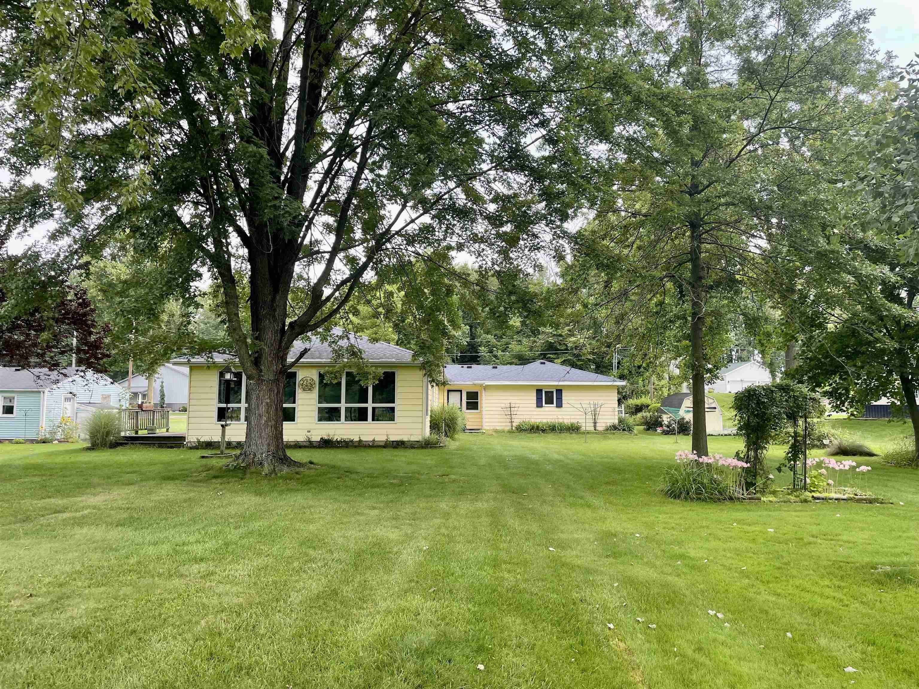 Property Photo: 2896 E Stalf Road IN 46725