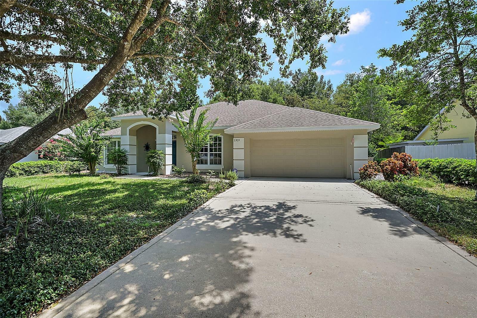 Property Photo:  2509 Gables Drive  FL 32726 