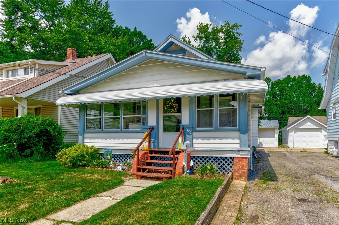 Property Photo: 729 Albemarle Avenue OH 44221