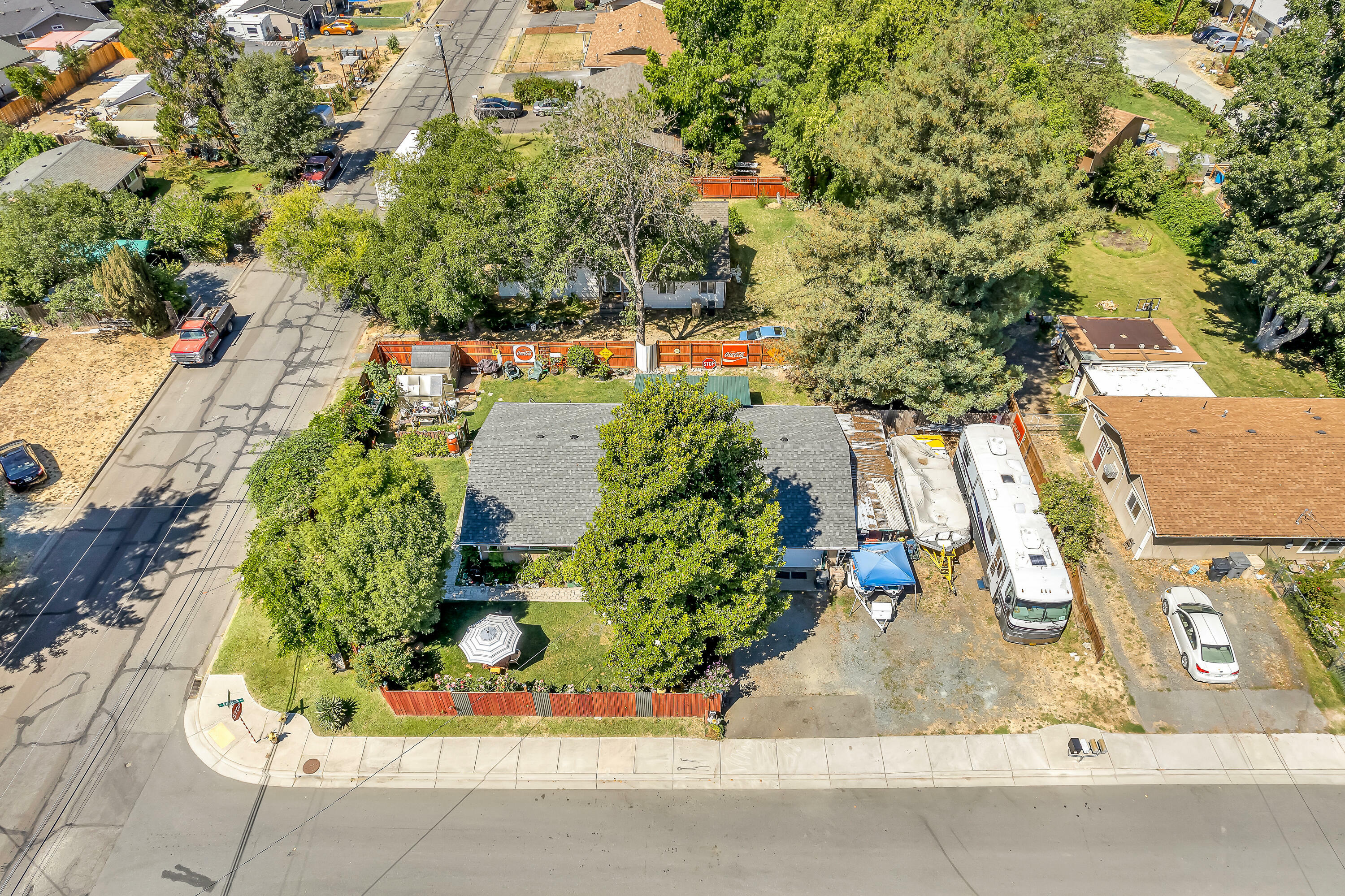 Property Photo: 80 SW Eastern Avenue OR 97526