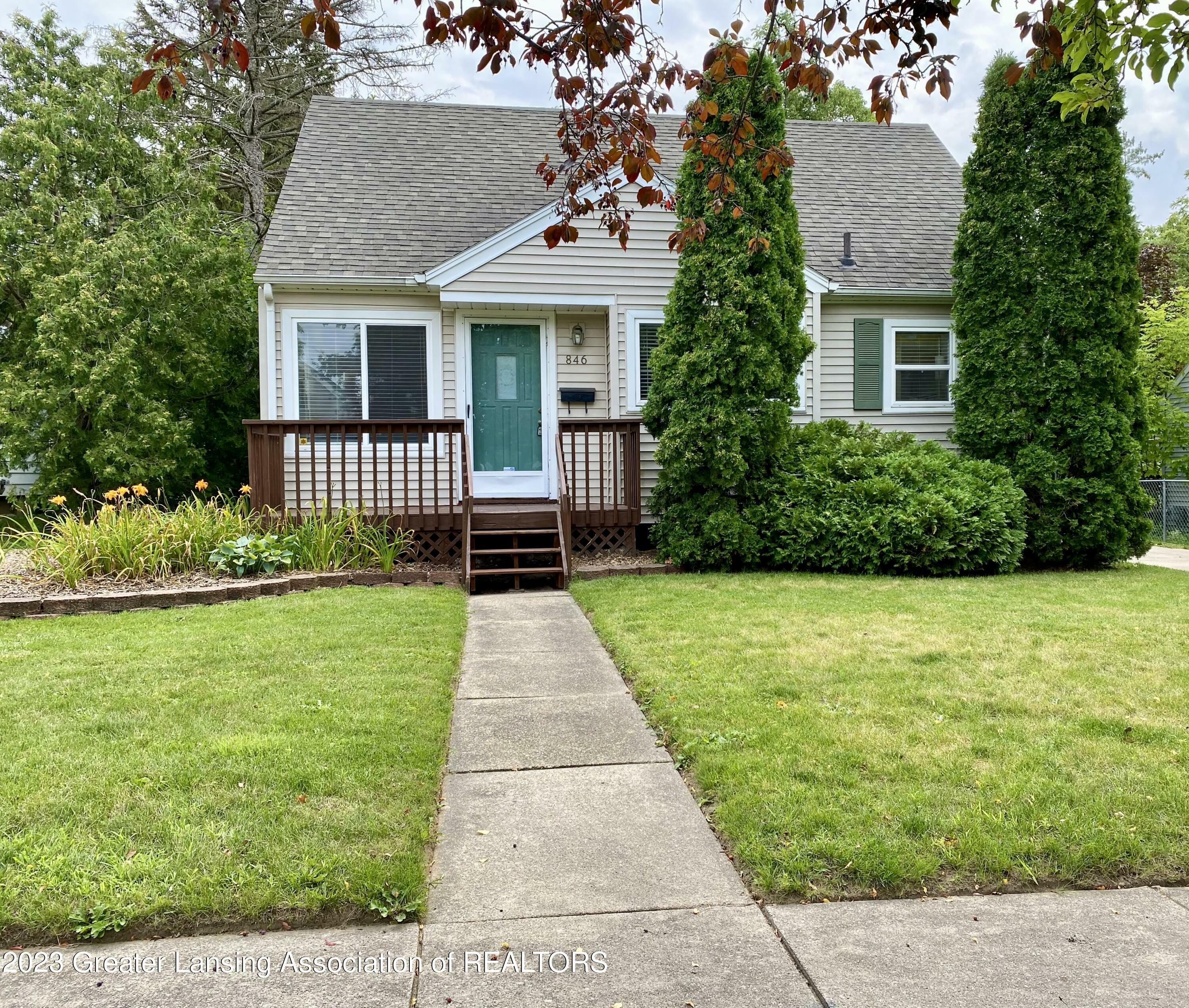 Property Photo:  846 Morris Avenue  MI 48917 