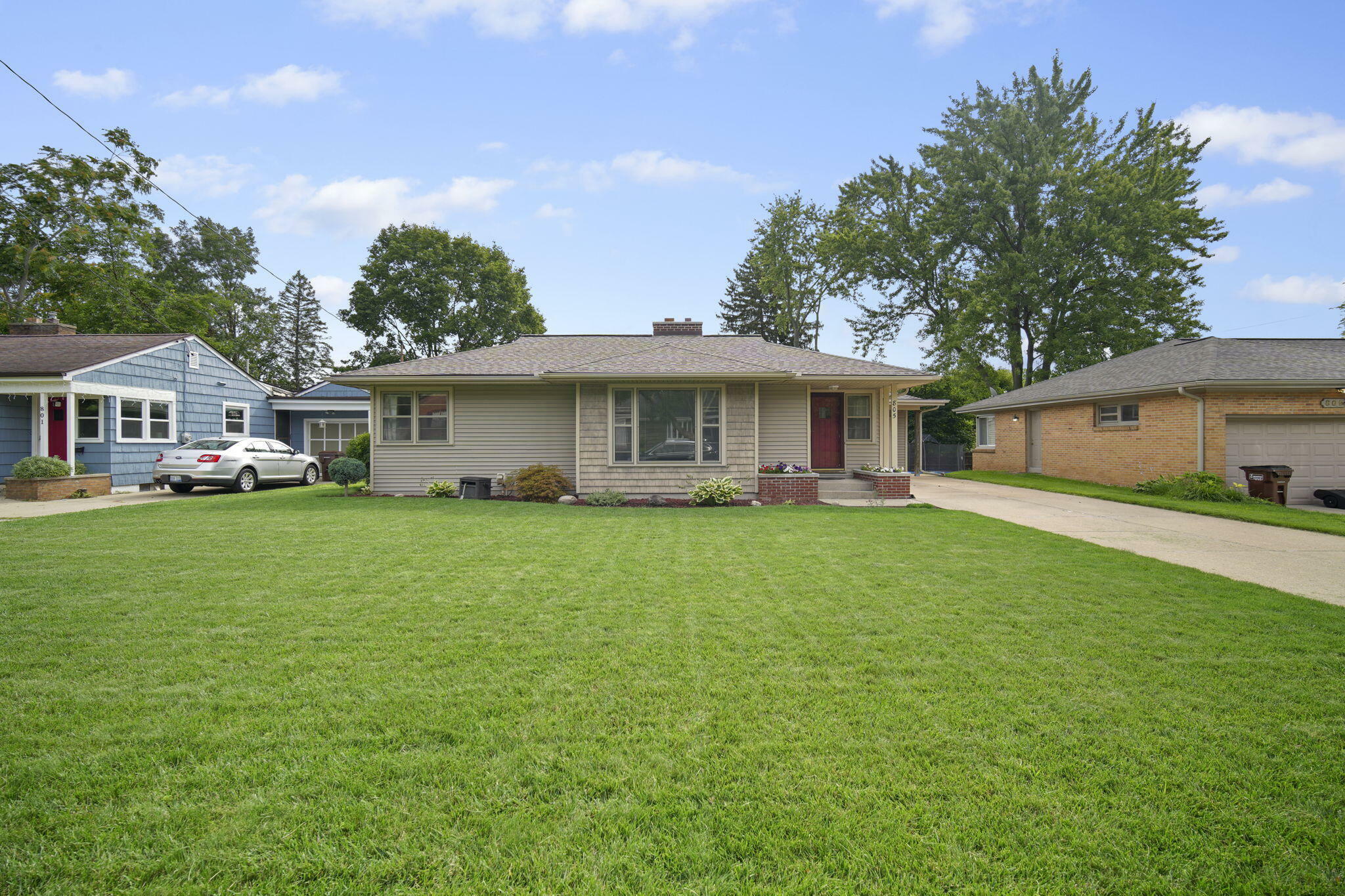 Property Photo:  805 S Thompson Street  MI 49203 