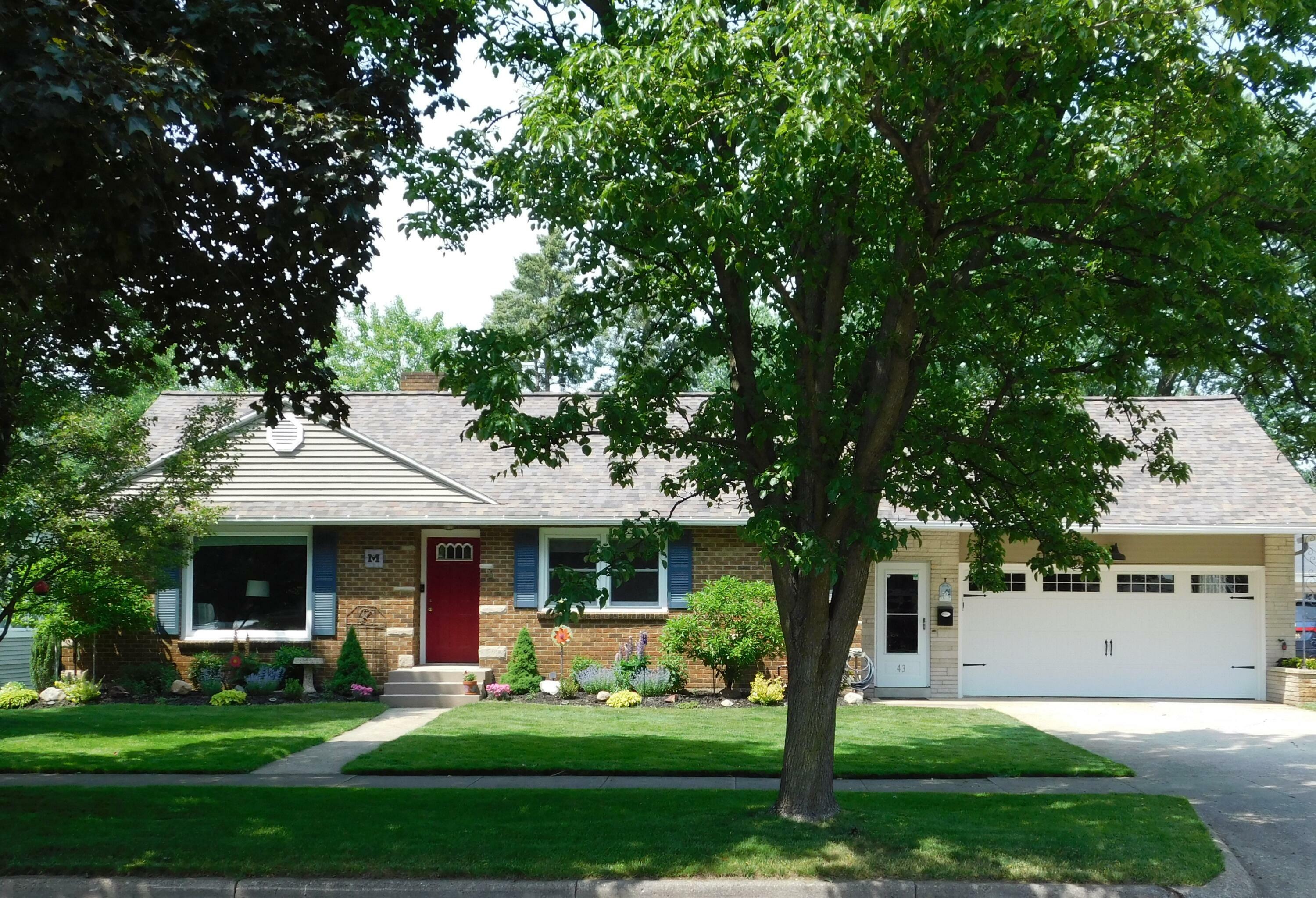 Property Photo:  43 E 30th Street  MI 49423 