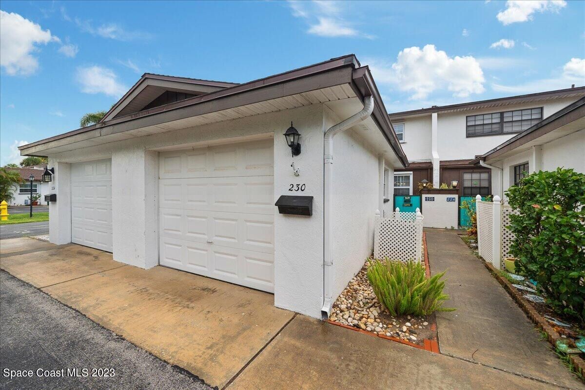 Property Photo: 230 Queens Court FL 32937