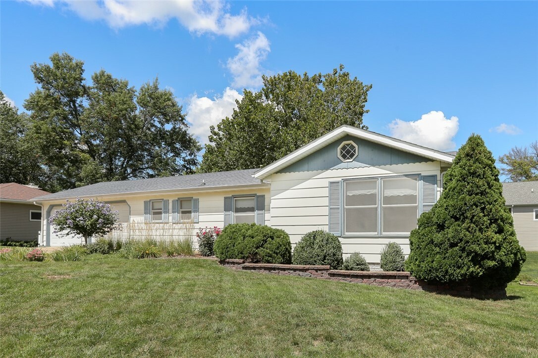 Property Photo:  318 Jackson Street  IA 50219 