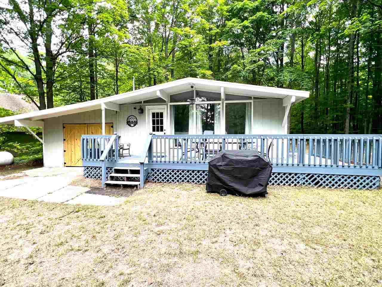 Property Photo: 5975 Pineview MI 49730