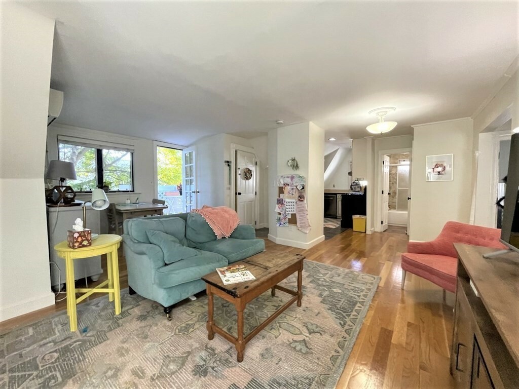 Property Photo: 170 Chestnut Street 3 MA 02139
