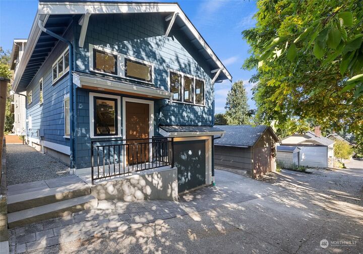 Property Photo:  2708 1st Avenue W  WA 98109 