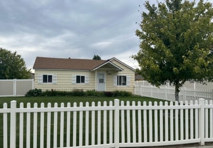 Property Photo:  1803 N Flora Rd  WA 99016 