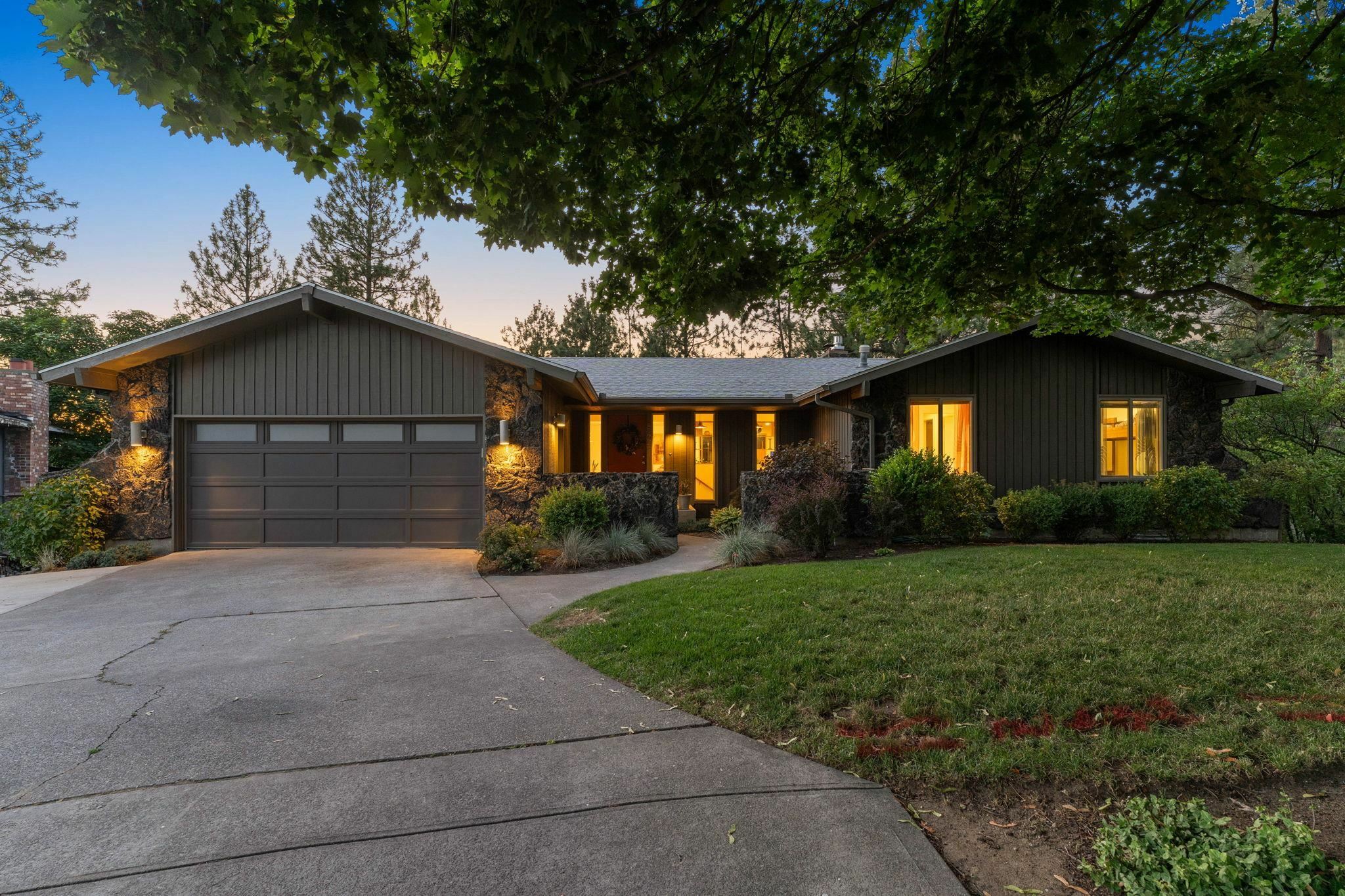 Property Photo: 8427 N Susan Ct WA 99208