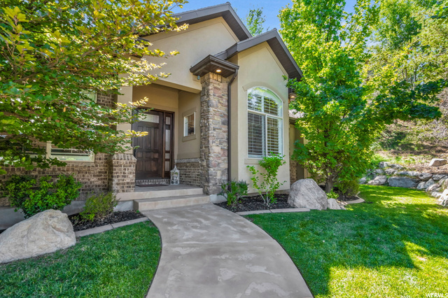 Property Photo: 1864 E Standing Oak Dr S UT 84020