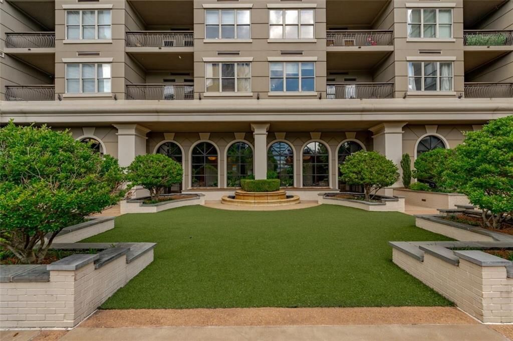 Property Photo:  3334 Peachtree Road NE 208  GA 30326 