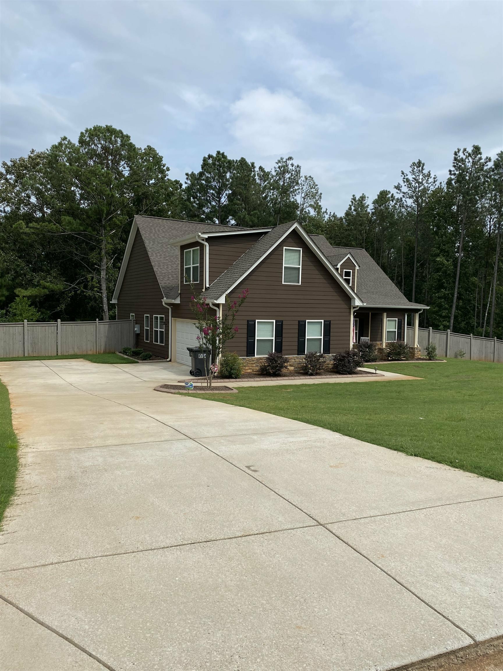 Property Photo:  135 W Pennick Drive  GA 30014 