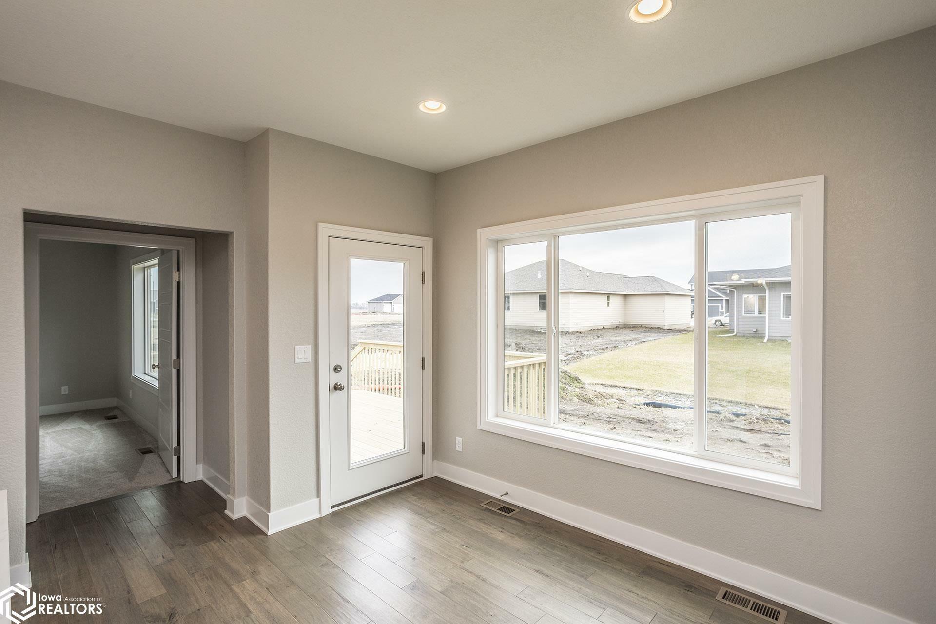 Property Photo:  2602 Knollway Drive  IA 50158 